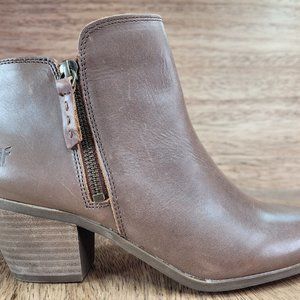 Women’s Frye Judith Ankle Double Zip Booties Brown Whiskey Leather Size 10 M